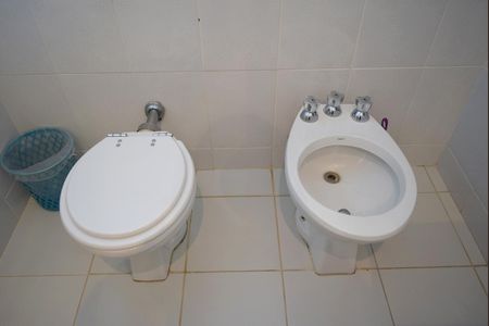 Casa à venda com 351m², 4 quartos e 5 vagasBanheiro 2