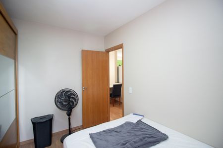 Quarto 2 de apartamento para alugar com 2 quartos, 47m² em Vale das Amendoeiras, Contagem