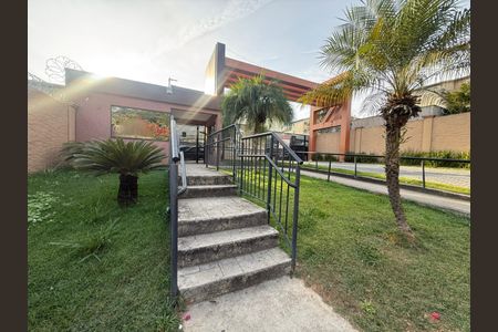 Apartamento para alugar com 47m², 2 quartos e 1 vaga Apartamento para alugar com 47m², 2 quartos e 1 vagaFachada