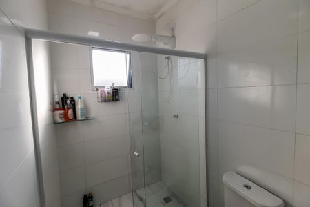 Casa de condomínio para alugar com 250m², 3 quartos e 4 vagas Casa de condomínio para alugar com 250m², 3 quartos e 4 vagasBanheiro da Suíte 1