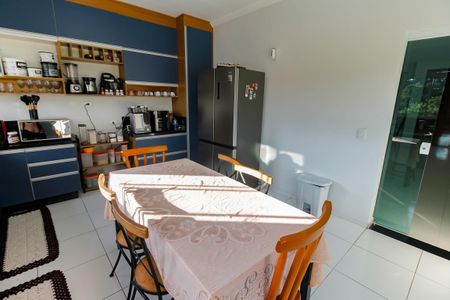 Casa de condomínio para alugar com 250m², 3 quartos e 4 vagas Casa de condomínio para alugar com 250m², 3 quartos e 4 vagasCozinha - Armários