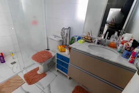Casa de condomínio para alugar com 250m², 3 quartos e 4 vagas Casa de condomínio para alugar com 250m², 3 quartos e 4 vagasBanheiro da Suíte 2