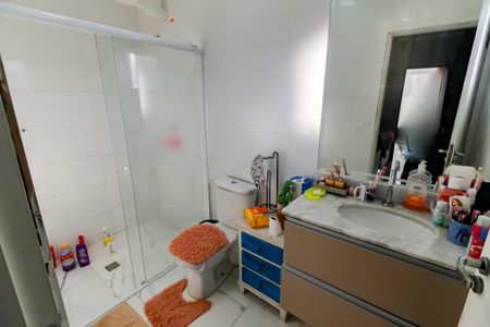 Casa de condomínio para alugar com 250m², 3 quartos e 4 vagas Casa de condomínio para alugar com 250m², 3 quartos e 4 vagasBanheiro da Suíte 2