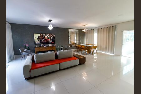 Sala de casa de condomínio para alugar com 3 quartos, 250m² em Jardim Mirna, Taboão da Serra