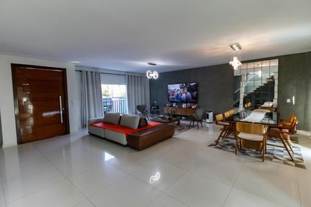 Sala de casa de condomínio para alugar com 3 quartos, 250m² em Jardim Mirna, Taboão da Serra