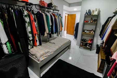 Casa de condomínio para alugar com 250m², 3 quartos e 4 vagas Casa de condomínio para alugar com 250m², 3 quartos e 4 vagasCloset da suíte 3