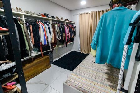 Casa de condomínio para alugar com 250m², 3 quartos e 4 vagas Casa de condomínio para alugar com 250m², 3 quartos e 4 vagasCloset da suíte 3