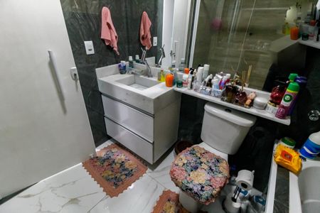 Casa de condomínio para alugar com 250m², 3 quartos e 4 vagas Casa de condomínio para alugar com 250m², 3 quartos e 4 vagasBanheiro da Suíte 3