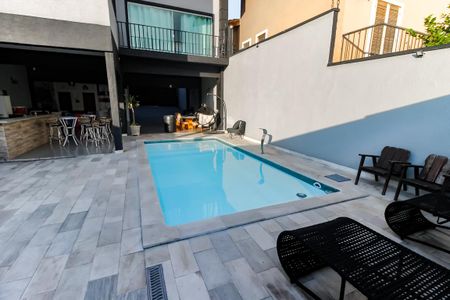 Casa de condomínio para alugar com 250m², 3 quartos e 4 vagas Casa de condomínio para alugar com 250m², 3 quartos e 4 vagasPiscina