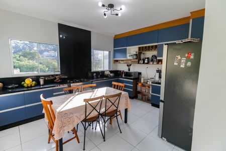 Casa de condomínio para alugar com 250m², 3 quartos e 4 vagas Casa de condomínio para alugar com 250m², 3 quartos e 4 vagasCozinha - Armários
