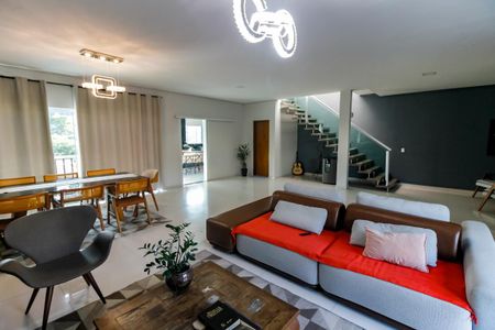 Sala de casa de condomínio para alugar com 3 quartos, 250m² em Jardim Mirna, Taboão da Serra