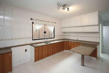 Casa à venda com 330m², 3 quartos e 6 vagas