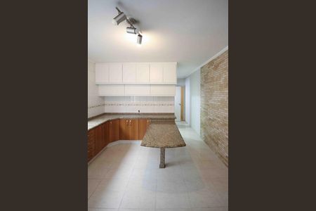 Casa à venda com 330m², 3 quartos e 6 vagas
