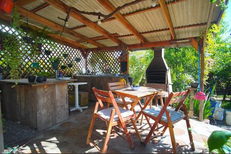 Casa à venda com 70m², 1 quarto e 6 vagasChurrasqueira