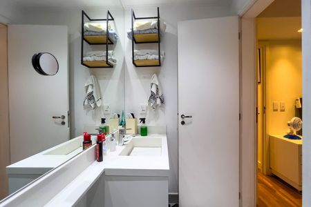 Apartamento à venda com 69m², 2 quartos e 1 vaga Apartamento à venda com 69m², 2 quartos e 1 vagaBanheiro do quarto 1