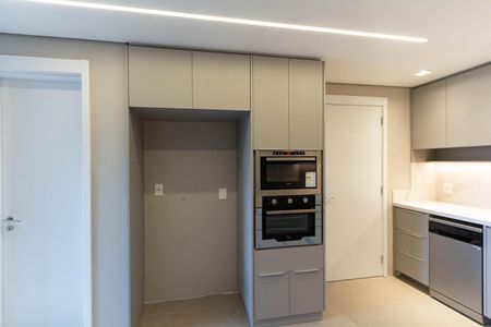 Apartamento para alugar com 145m², 3 quartos e 2 vagas Apartamento para alugar com 145m², 3 quartos e 2 vagasCozinha