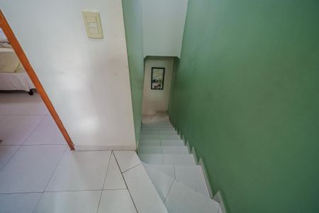 Casa de condomínio à venda com 103m², 2 quartos e 2 vagasEscada Quartos/Sala