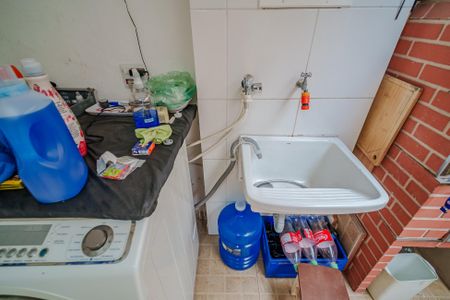 Casa de condomínio à venda com 103m², 2 quartos e 2 vagasÁrea de Serviço