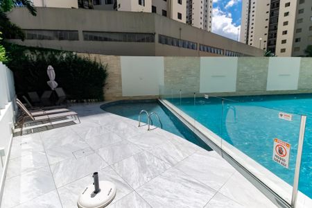 Apartamento à venda com 113m², 3 quartos e 2 vagas Apartamento à venda com 113m², 3 quartos e 2 vagasÁrea comum - Piscina