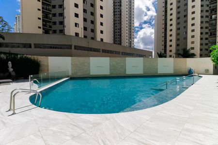 Apartamento à venda com 113m², 3 quartos e 2 vagas Apartamento à venda com 113m², 3 quartos e 2 vagasÁrea comum - Piscina
