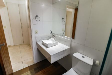 Apartamento à venda com 113m², 3 quartos e 2 vagas Apartamento à venda com 113m², 3 quartos e 2 vagasBanheiro da Suíte