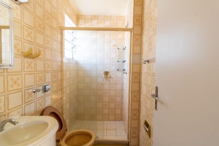Banheiro de kitnet/studio para alugar com 1 quarto, 30m² em Partenon, Porto Alegre