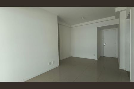 Sala de apartamento para alugar com 2 quartos, 70m² em Barra da Tijuca, Rio de Janeiro