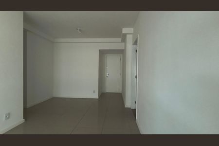 Sala de apartamento para alugar com 2 quartos, 70m² em Barra da Tijuca, Rio de Janeiro