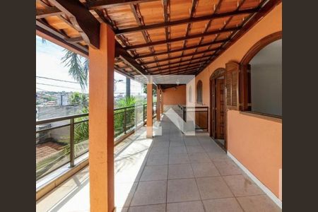 Casa à venda com 460m², 3 quartos e 2 vagas Casa à venda com 460m², 3 quartos e 2 vagasVaranda