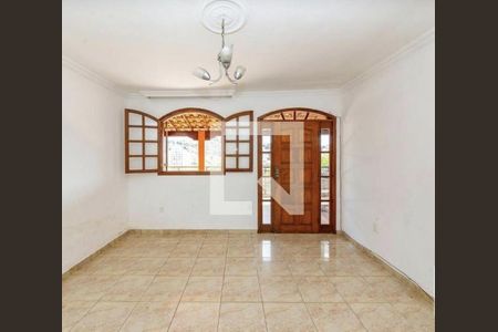 Casa à venda com 460m², 3 quartos e 2 vagas Casa à venda com 460m², 3 quartos e 2 vagasSala