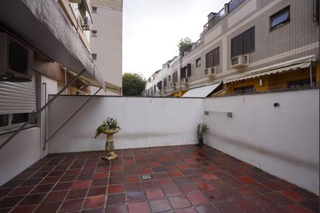 Apartamento à venda com 105m², 2 quartos e sem vagaPátio amplo privativo 