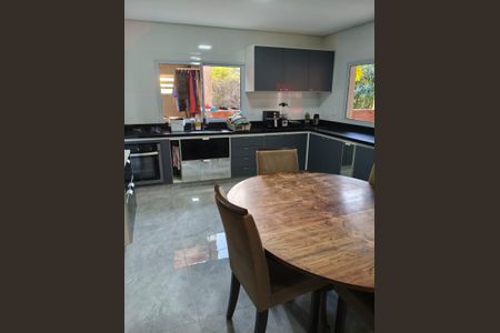 Casa para alugar com 700m², 4 quartos e 4 vagas Casa para alugar com 700m², 4 quartos e 4 vagasCozinha