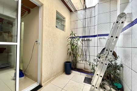 Casa à venda com 71m², 2 quartos e 1 vaga Casa à venda com 71m², 2 quartos e 1 vagaQuintal