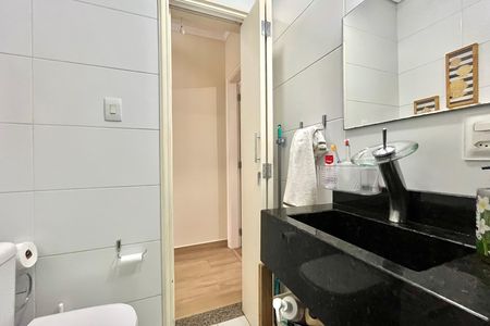 Casa à venda com 71m², 2 quartos e 1 vaga Casa à venda com 71m², 2 quartos e 1 vagaBanheiro