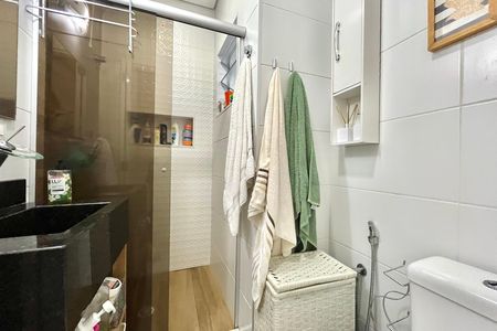 Casa à venda com 71m², 2 quartos e 1 vaga Casa à venda com 71m², 2 quartos e 1 vaga Banheiro