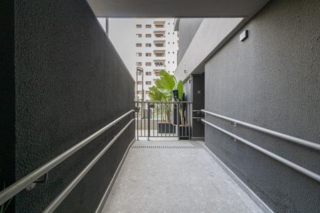 Studio à venda com 25m², 1 quarto e sem vaga Studio à venda com 25m², 1 quarto e sem vagaÁrea comum - Piscina