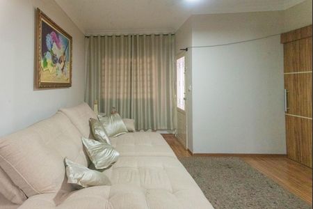 Casa à venda com 160m², 3 quartos e 2 vagas Casa à venda com 160m², 3 quartos e 2 vagasSala
