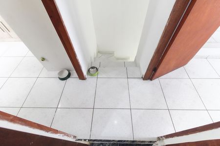 Casa de condomínio à venda com 42m², 2 quartos e 1 vaga Casa de condomínio à venda com 42m², 2 quartos e 1 vagaEscada