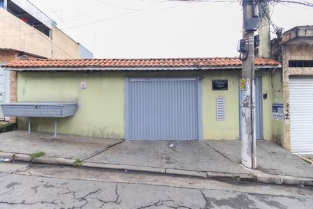 Casa de condomínio à venda com 42m², 2 quartos e 1 vaga Casa de condomínio à venda com 42m², 2 quartos e 1 vagaFachada