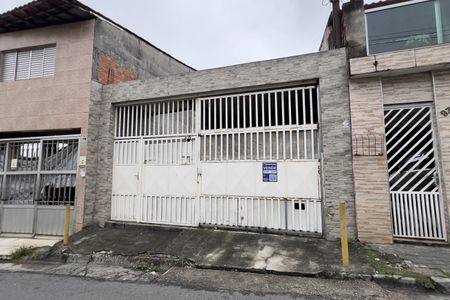 Casa à venda com 110m², 2 quartos e 3 vagas Casa à venda com 110m², 2 quartos e 3 vagasFachada com placa