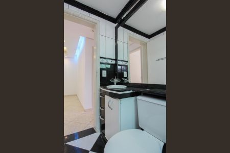 Banheiro Social de apartamento à venda com 3 quartos, 64m² em São João Batista, Belo Horizonte