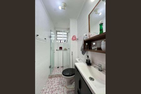 Banheiro  de apartamento para alugar com 2 quartos, 52m² em São Sebastião, Porto Alegre