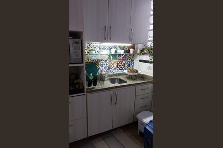 Cozinha de apartamento para alugar com 2 quartos, 52m² em São Sebastião, Porto Alegre