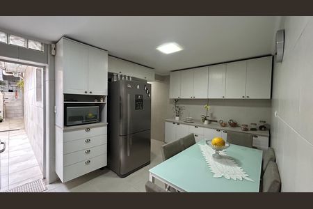 Cozinha de casa à venda com 3 quartos, 120m² em Vila Campo Grande, São Paulo