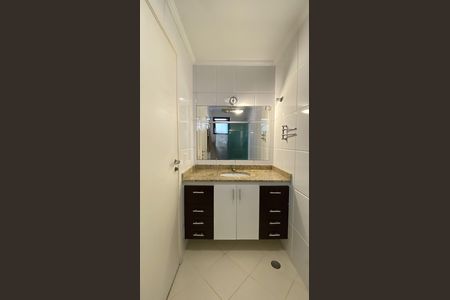 Apartamento à venda com 82m², 3 quartos e 2 vagasBanheiro da Suíte