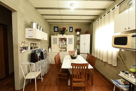 Casa à venda com 432m², 4 quartos e 3 vagas Casa à venda com 432m², 4 quartos e 3 vagasCozinha