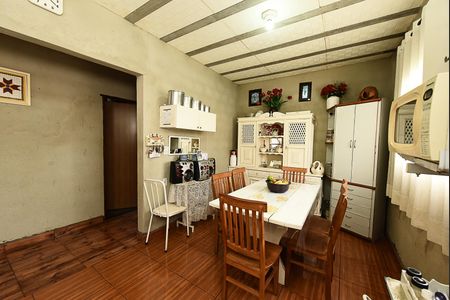 Casa à venda com 432m², 4 quartos e 3 vagas Casa à venda com 432m², 4 quartos e 3 vagasCozinha