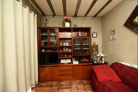 Casa à venda com 432m², 4 quartos e 3 vagas Casa à venda com 432m², 4 quartos e 3 vagasSala