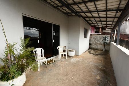 Casa à venda com 432m², 4 quartos e 3 vagas Casa à venda com 432m², 4 quartos e 3 vagasVaranda