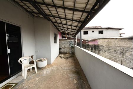 Casa à venda com 432m², 4 quartos e 3 vagas Casa à venda com 432m², 4 quartos e 3 vagasVaranda